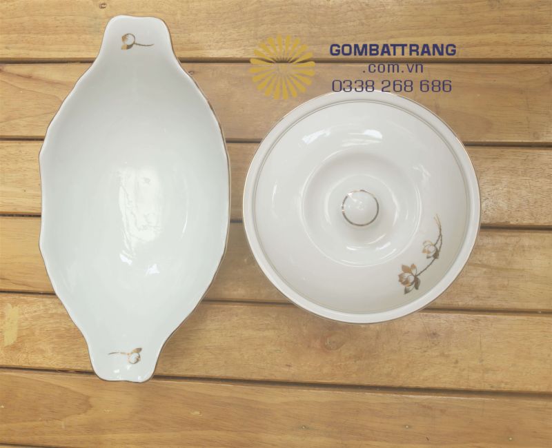 Vẻ đẹp tinh khôi của bộ đồ ăn trắng sứ, điểm xuyết nét vàng sang trọng