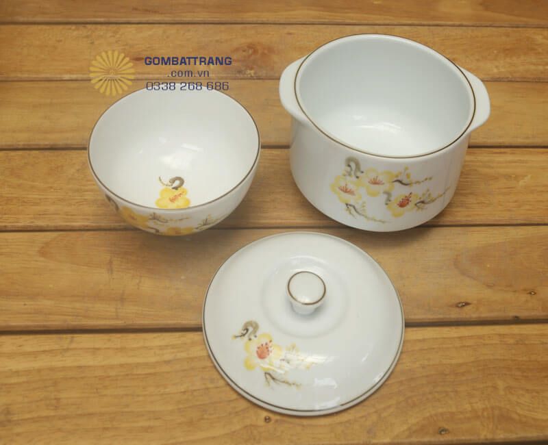 Sự thanh lịch toát lên từ những đường nét mềm mại của bộ bát đĩa gốm sứ 