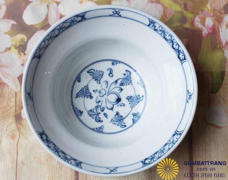 Chuyên dụng cho các món canh, món nước hoặc súp. Họa tiết hoa dây chạy dọc lòng bát tạo điểm nhấn tinh tế khi chứa thực phẩm