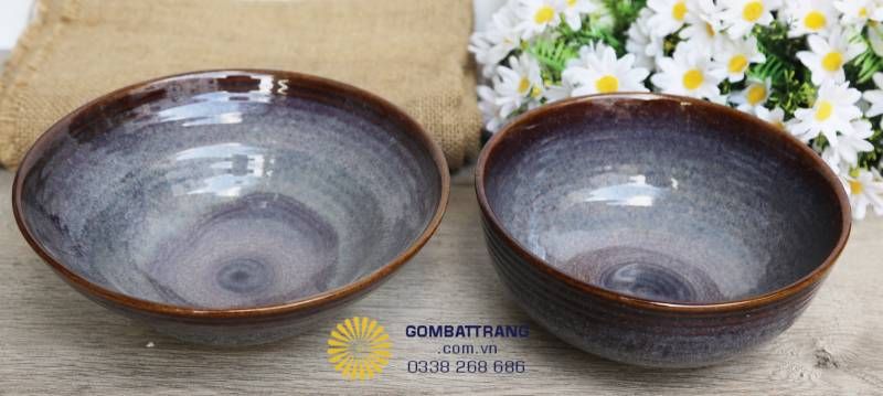 Bát con và tô canh: Thiết kế lòng sâu vừa phải, giữ nhiệt tốt, giúp món ăn gọn gàng và nổi bật trên bàn tiệc.