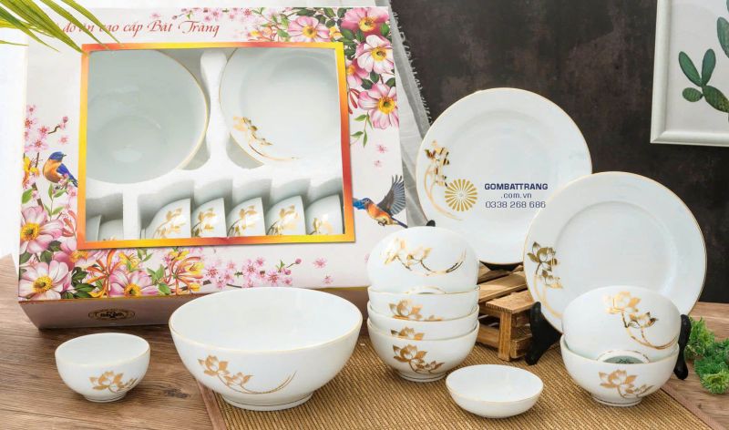 Bộ bát đĩa bát tràng sen vàng – tinh hoa bàn ăn Việt.