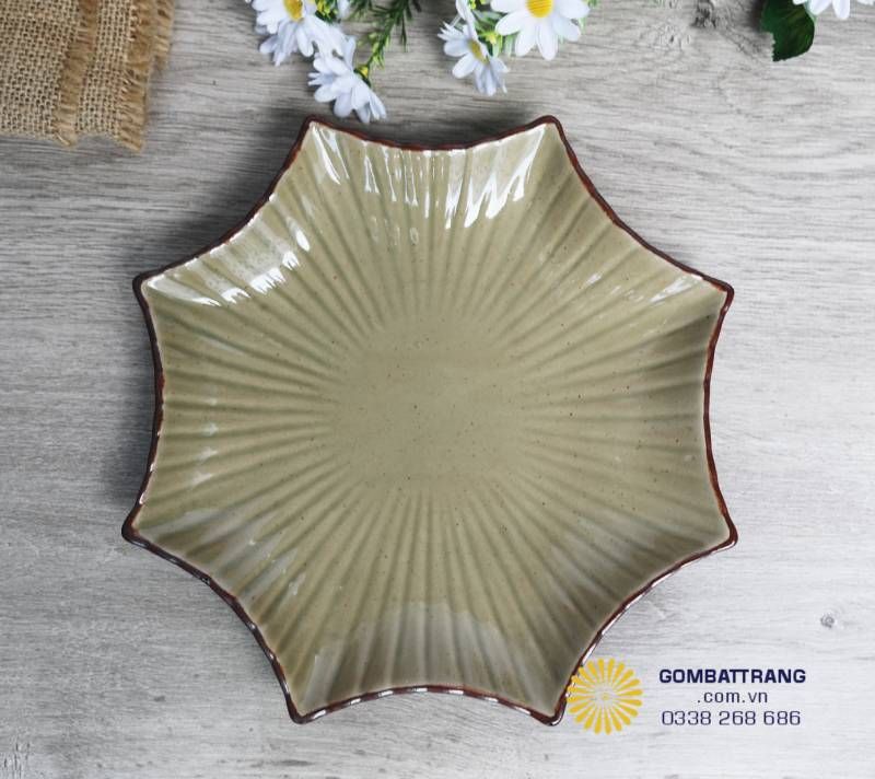  Thiết kế lòng đĩa sâu vừa phải, phù hợp trình bày các món có nước sốt, món xào hoặc món Âu mà không lo tràn ra ngoài.