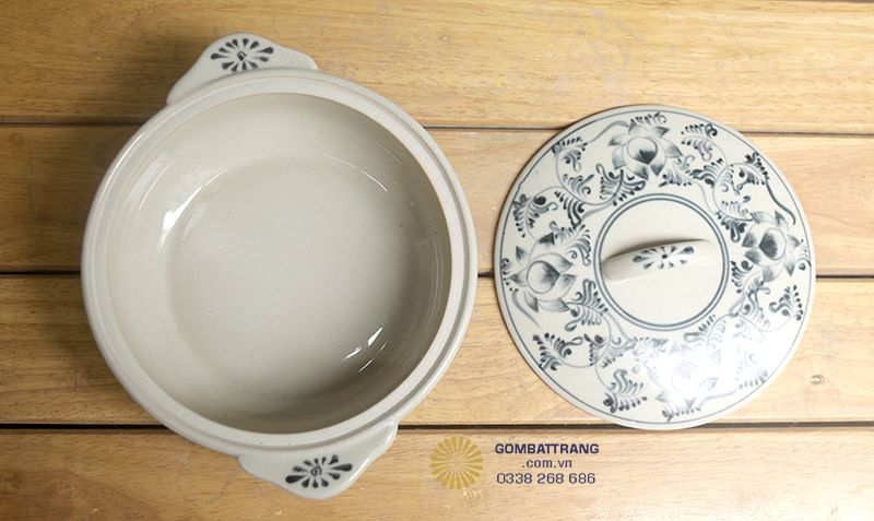 Đặc trưng của dòng gốm giả cổ Bát Tràng tạo cảm giác mộc mạc nhưng vô cùng tinh tế