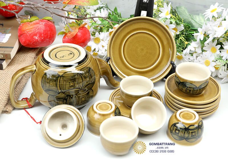 Bộ ấm chén trà bát tràng chính là tinh hoa của nghệ thuật gốm sứ Việt Nam truyền thống.