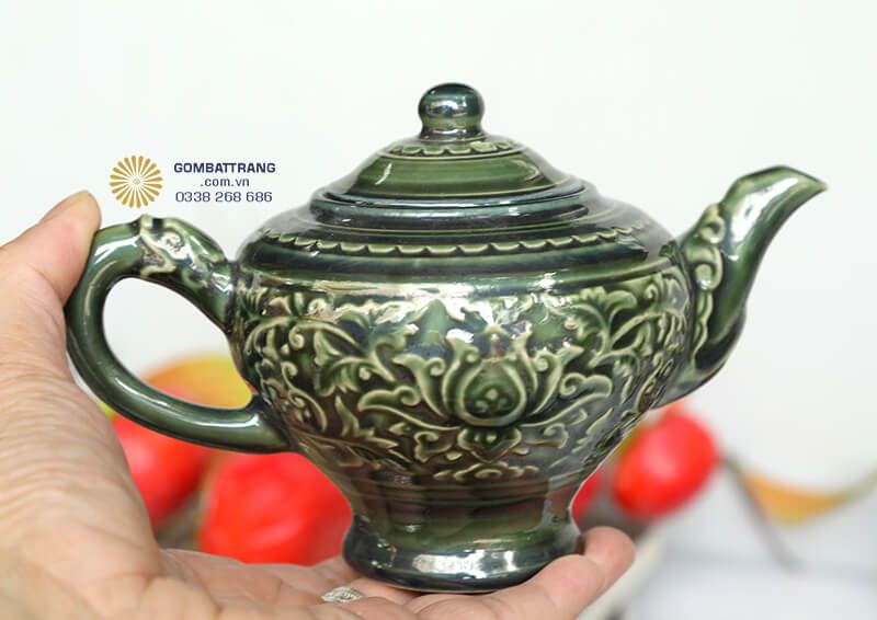Vòi rót được thiết kế dài vừa phải, đảm bảo dòng trà chảy êm ái không bị tràn ra ngoài