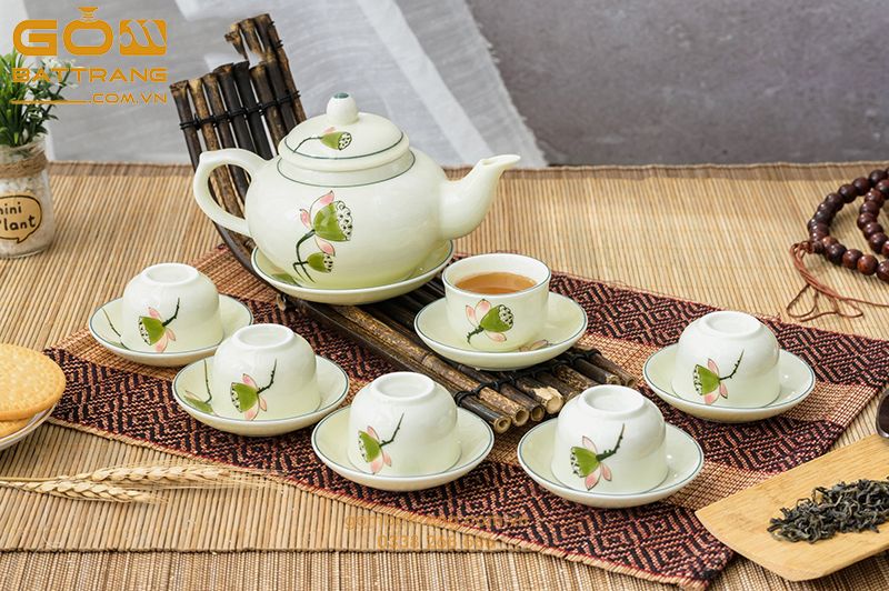 Bộ ấm chén Bát Tràng thiết kế đẹp, sang trọng 1