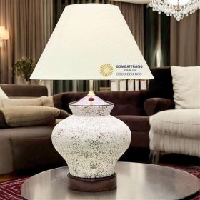 Đèn ngủ bát tràng trong cách trang trí phòng khách nhà ống