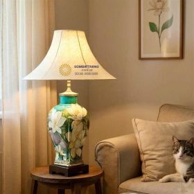 Đèn ngủ gốm – tuyệt phẩm sen trắng mùa hạ vẽ thủ công
