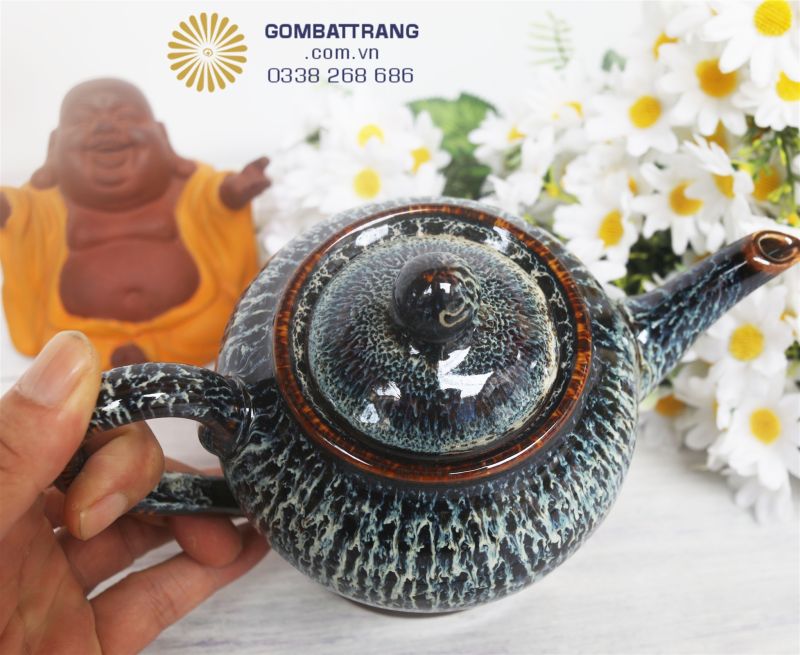 Chiếc ấm trà men hỏa biến màu sắc đẹp mê ly