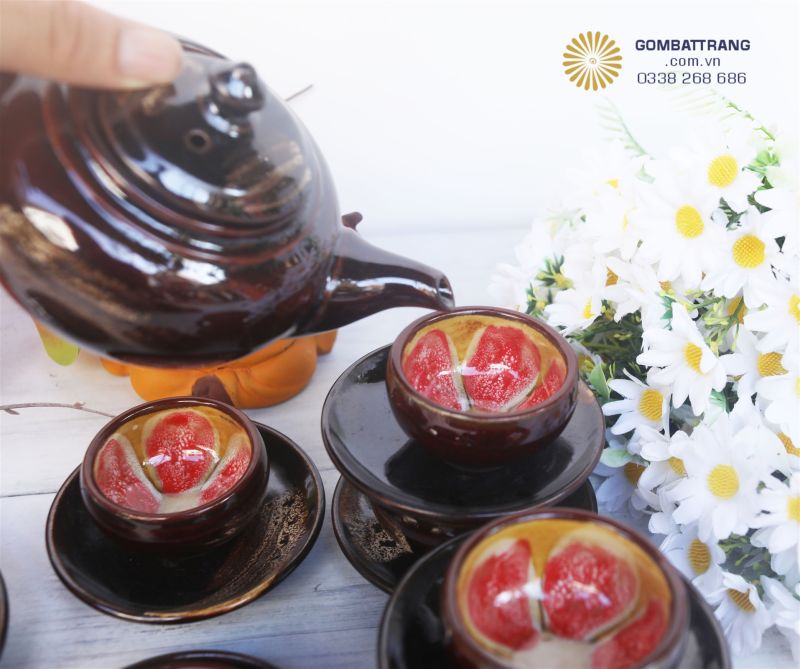 Họa tiết của bộ ấm chén siêu chân thực và sắc nét