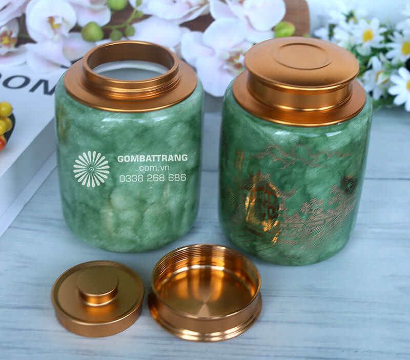 Điểm đặc biệt của hộp đựng chè bằng sứ cao cấp chính là sự kết hợp hài hòa giữa công năng và giá trị văn hóa