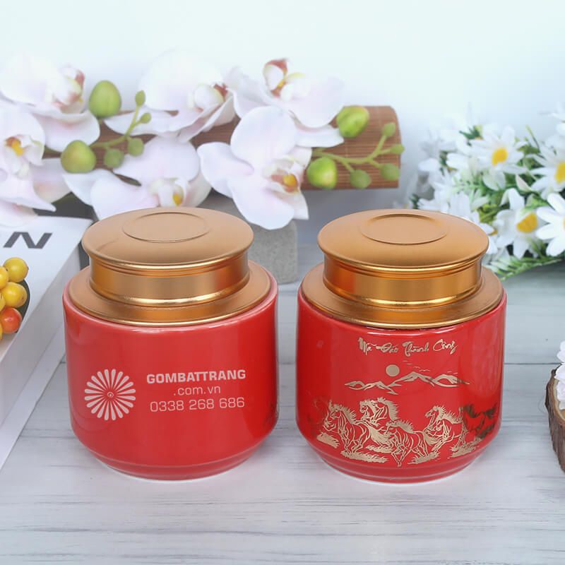 Bề mặt men của hũ đựng trà láng mịn, dễ vệ sinh và không thấm mùi