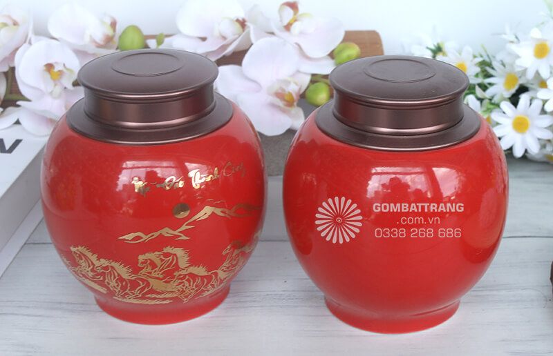 Sở hữu lọ đựng chè đẹp không chỉ giúp bảo quản trà mà còn như một lời chúc tài lộc, công việc thuận lợi