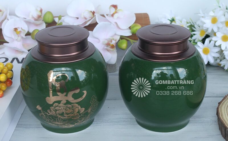 Sự kết hợp hoàn hảo giữa nghệ thuật gốm sứ truyền thống và giá trị phong thủy đã tạo nên bộ đôi hộp đựng trà cao cấp độc đáo