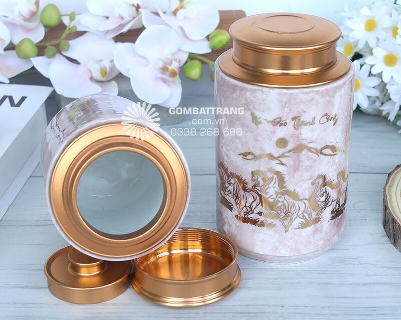 Hộp đựng trà gốm sứ thực sự là lựa chọn tuyệt vời cho những ai đang tìm kiếm sản phẩm đẹp và mang ý nghĩa phong thủy sâu sắc