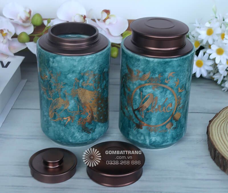 Lọ đựng chè đẹp biểu tượng chữ "Phúc" được viết bằng thư pháp nghệ thuật, bao quanh bởi vòng tròn và các họa tiết cát tường
