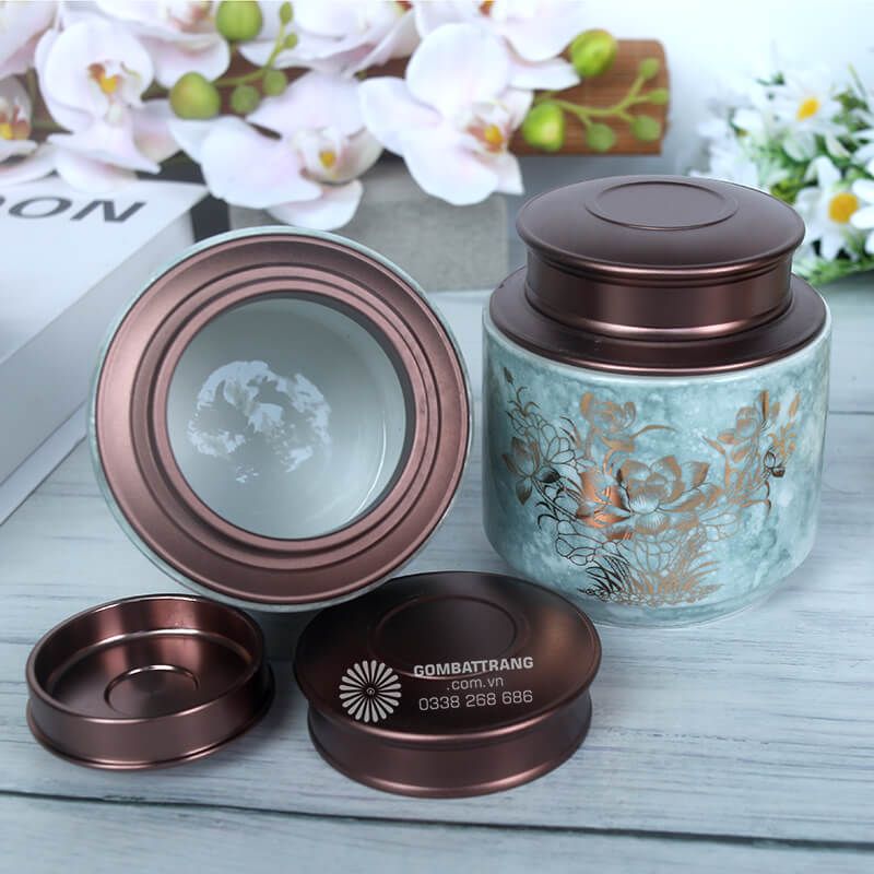 Hoa sen trong văn hóa Á Đông là biểu tượng của sự thanh cao, thuần khiết, vươn lên từ bùn nhưng không hề nhiễm bẩn