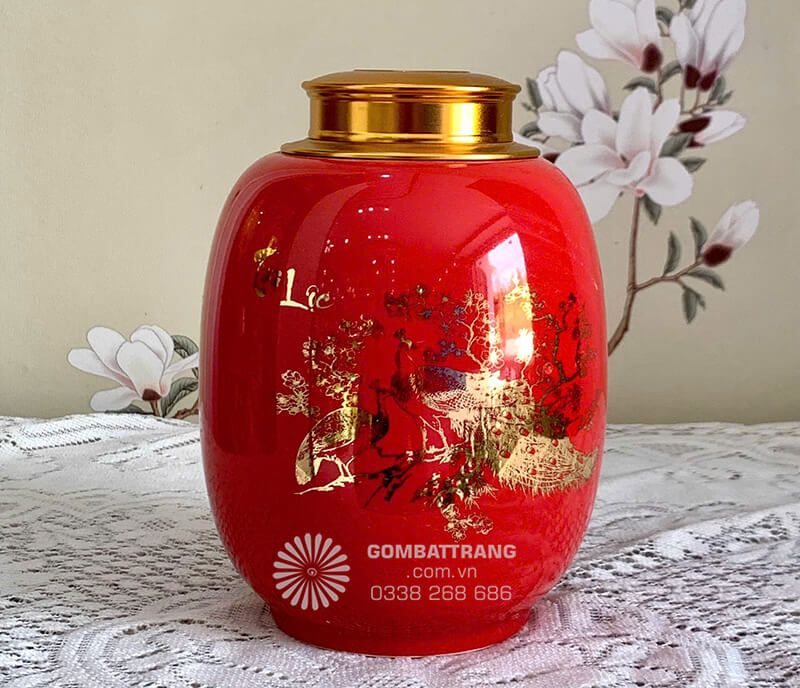 Hình ảnh chim công xòe đuôi là biểu tượng của danh vọng, quyền lực và sự thịnh vượng, mang đến sự nghiệp hanh thông, quan lộc thăng tiến