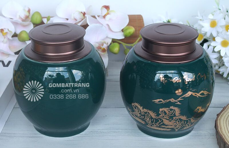 Điểm nhấn độc đáo và giá trị phong thủy của hũ đựng trà bát tràng nằm ở những họa tiết mạ vàng mang nhiều ý nghĩa tốt lành