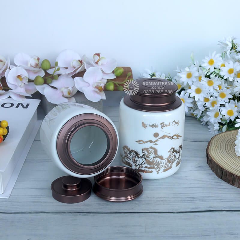 Không chỉ là vật dụng bảo quản, hũ đựng trà còn là điểm nhấn thẩm mỹ cho không gian sống và phòng khách