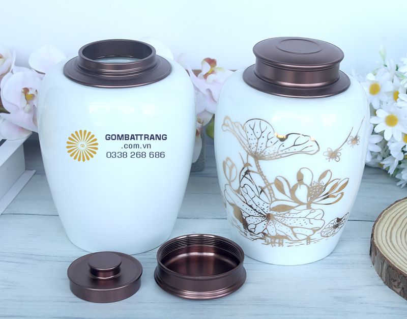 Hũ đựng chè bằng gốm sứ giúp bảo quản chè khô được tươi lâu hơn