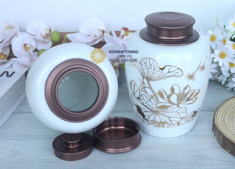 Lọ đựng chè Bát Tràng là món quà tặng hoàn hảo cho các dịp khai trương, tân gia hay Tết Nguyên Đán