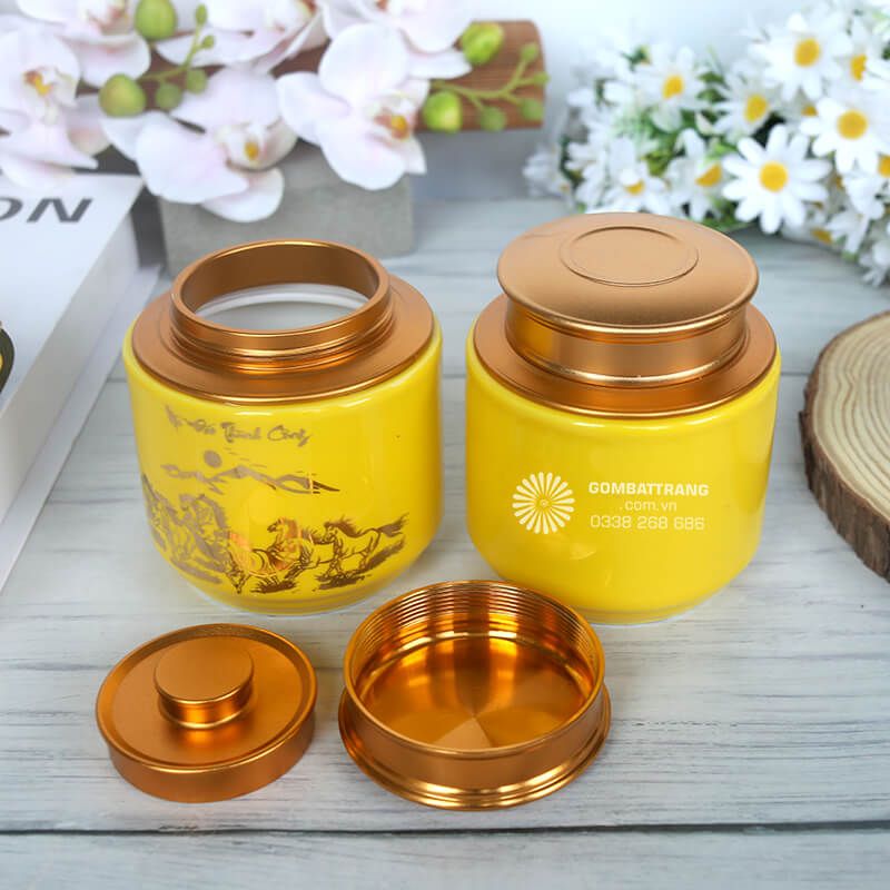 Lọ đựng chè bát tràng này có khả năng cách nhiệt tốt, ổn định nhiệt độ, bảo vệ lá trà khỏi tác động của môi trường bên ngoài