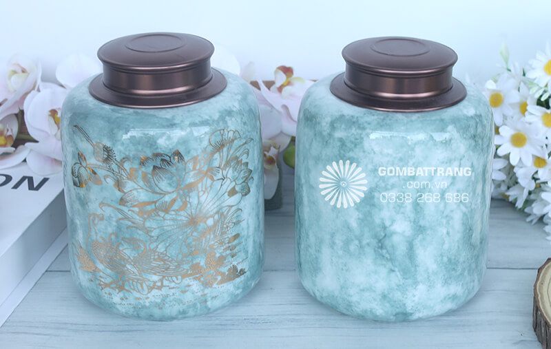 Từ chất liệu đến kiểu dáng, chiếc lọ đựng trà gốm sứ đều được hoàn thiện tỉ mỉ, phù hợp để sử dụng lâu dài