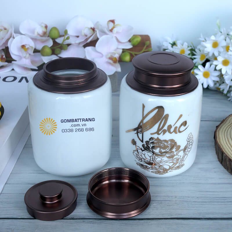Sự kết hợp của những màu sắc mang lại vẻ đẹp thanh lịch, quý phái cho lọ đựng trà