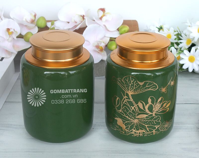 Việc tặng lọ đựng chè Bát Tràng cho người thân, đối tác hay khách hàng thể hiện sự trân trọng văn hóa trà đạo Việt Nam