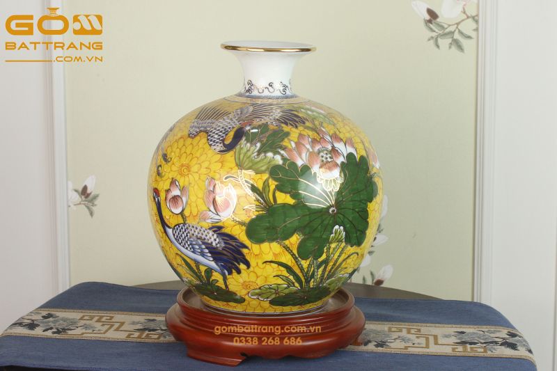Loài hạc có bộ lông màu đen tuyền hoặc trắng muốt là biểu tượng sự trường tồn, may mắn