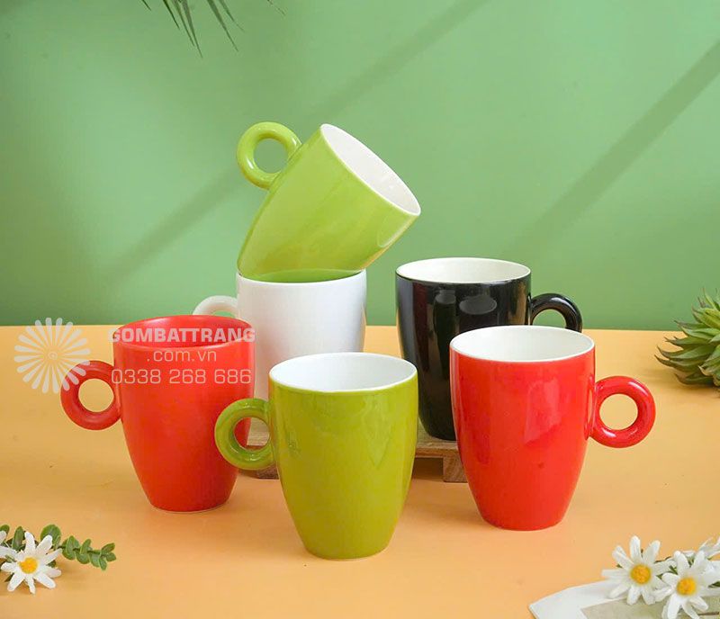 Ly sứ in logo giá rẻ với nhiều mẫu ly đẹp, nhiều mầu men đẹp chất men mịn, tươi sáng, có chiều sâu, in logo trên ly sứ Bát Tràng rất đẹp