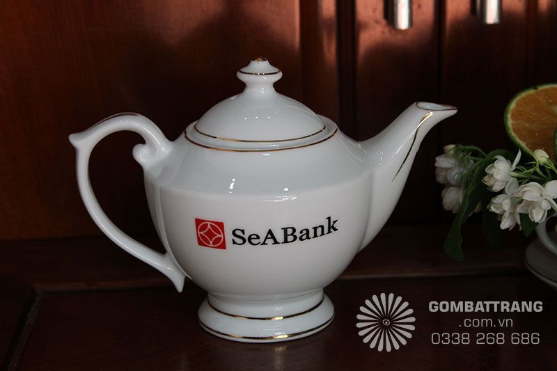 Thiết kế ấm trà theo dáng đèn thần tạo sự hoài cổ nhưng rất sang trọng tinh tế từng chi tiết nhỏ nhất