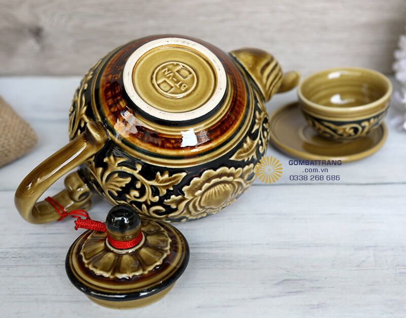 Với mức giá ấm chén bát tràng hợp lý, bộ sản phẩm này là sự đầu tư xứng đáng cho không gian thưởng trà của bạn