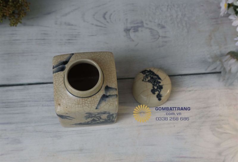 Ống đựng tăm men rạn nhỏ xinh, kết hợp họa tiết sơn thủy tinh tế, tăng tính thẩm mỹ cho bàn trà