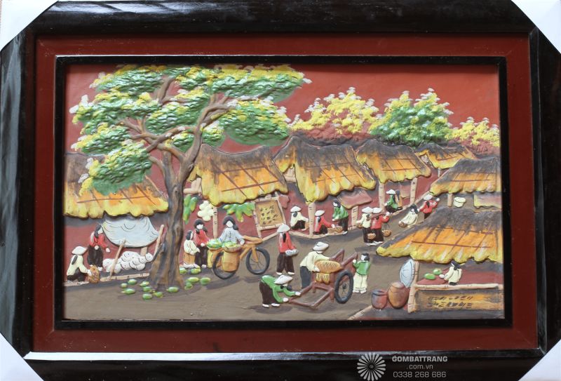 Tranh gốm Bát Tràng khắc họa phiên chợ quê truyền thống đầy màu sắc văn hóa