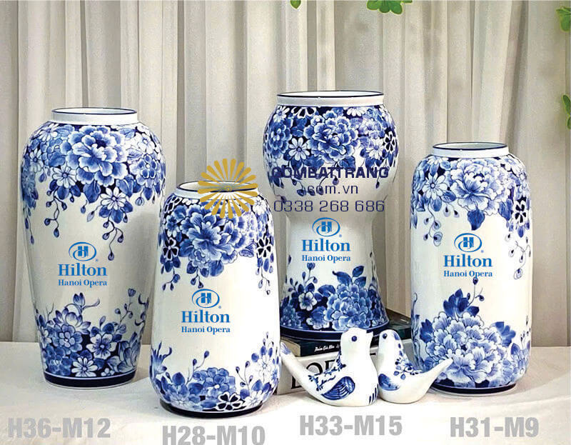 Lọ hoa Bát tràng, được nhiều doanh nghiệp lựa chọn làm quà tặng doanh nghiệp