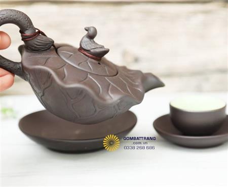 bo-binh-tra-bat-trang-ve-dep-tu-la-sen-co-dien 5