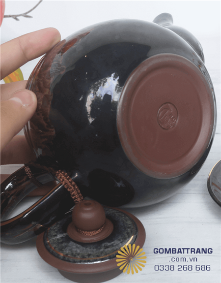 am-chen-uong-tra-qua-tang-gom-su-tinh-te 5