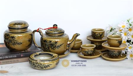 bo-am-chen-tra-lam-qua-tang-hoa-dao-cuc-dep-1