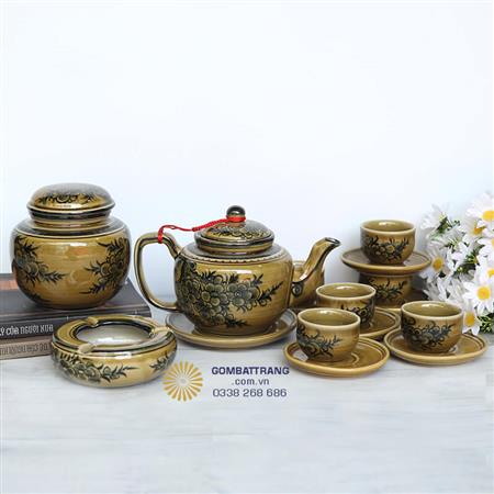 bo-am-chen-tra-lam-qua-tang-hoa-dao-cuc-dep