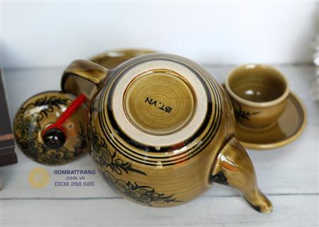 bo-am-chen-tra-lam-qua-tang-hoa-dao-cuc-dep-6