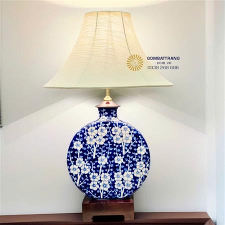 den-ngu-bat-trang-ve-hoa-mai-trang-hut-tai-loc