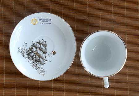 mua-bo-am-chen-uong-tra-ma-vang-gia-re-5
