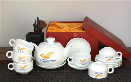 qua-tang-bo-am-chen-bat-trang-in-logo-dep-4
