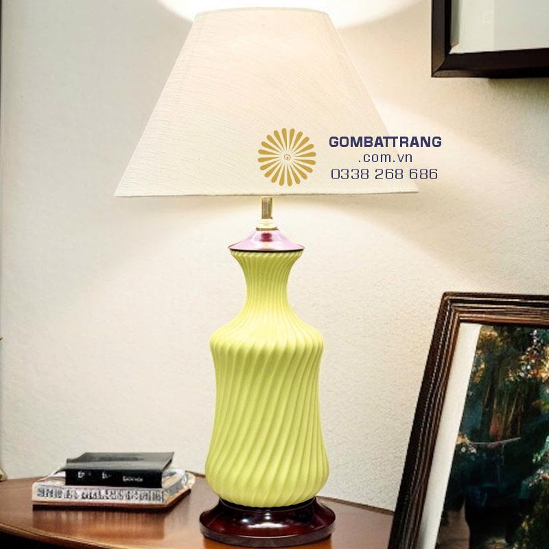 Trang trí phòng ngủ bằng đèn ngủ gốm sang trọng