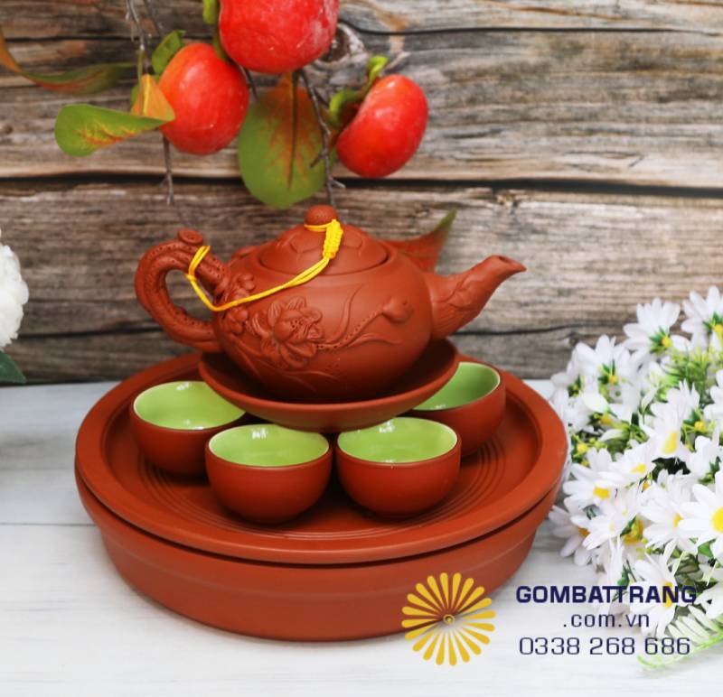 Hình tròn viên mãn – biểu tượng của đoàn viên. Mỗi chén trà là một khoảnh khắc bình yên giữa nhịp sống.