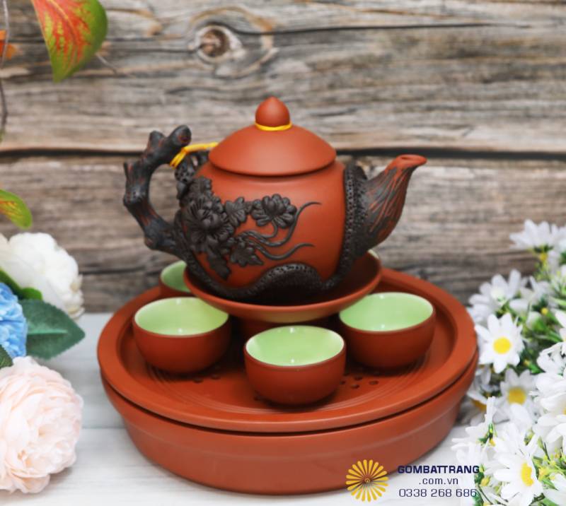 Khay tròn Bát Tràng, nhỏ gọn, tiện dụng – mang tinh thần trà đạo giản dị.