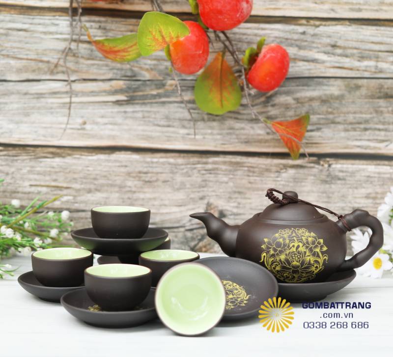 Màu nâu trầm của đất hòa cùng ánh sáng tự nhiên, mang lại cảm giác vững chãi và an nhiên. Đó là gam màu của sự tĩnh tại – giản dị mà sâu sắc.