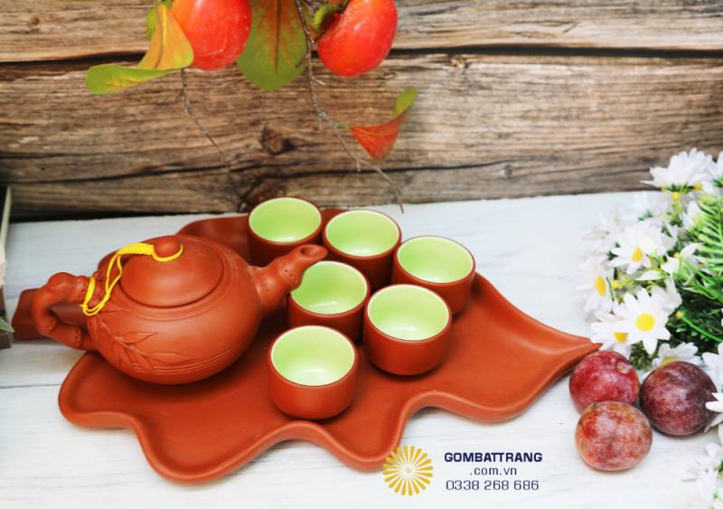 Bộ ấm 6 chén, khay dáng lá mô phỏng tự nhiên, dễ bày trí, phù hợp làm quà tặng tân gia, lễ Tết.